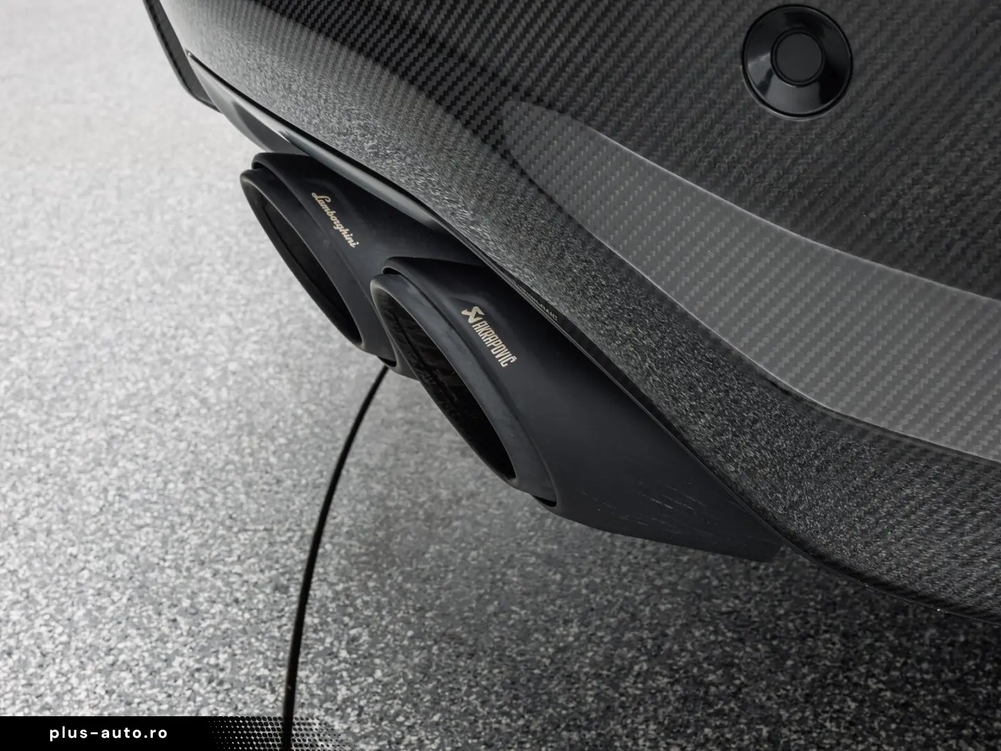 LAMBORGHINI Urus Performante