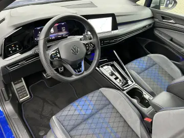 VW Golf VIII 2.0 TSI DSG R 4Motion