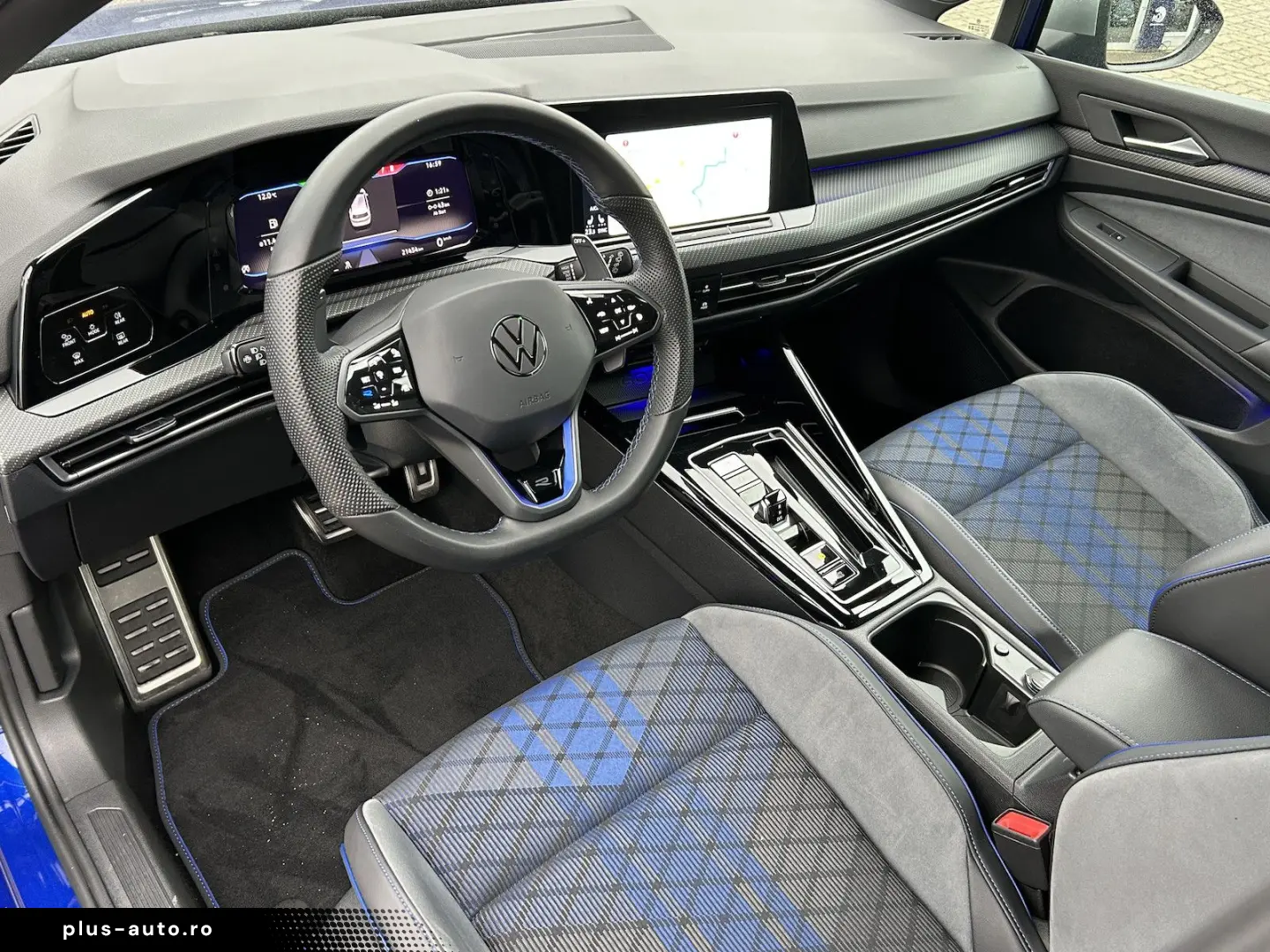 VW Golf VIII 2.0 TSI DSG R 4Motion