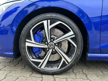 VW Golf VIII 2.0 TSI DSG R 4Motion