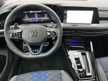 VW Golf VIII 2.0 TSI DSG R 4Motion