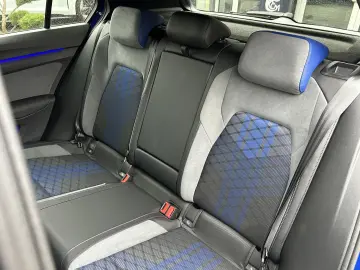 VW Golf VIII 2.0 TSI DSG R 4Motion