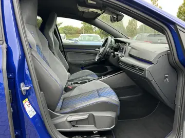 VW Golf VIII 2.0 TSI DSG R 4Motion