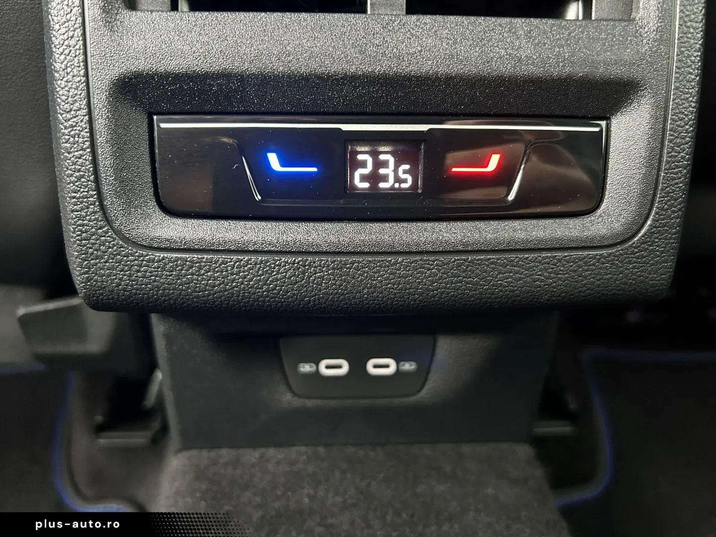 VW Golf VIII 2.0 TSI DSG R 4Motion