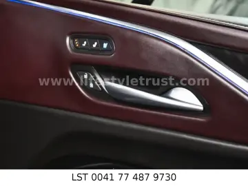 CADILLAC Escalade SPORT PLATINUM 6.2V8 4WD € 75.500 T1