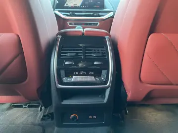 BMW XM 50e DAP PAP AHK Massage H K Iconic Glow HUD