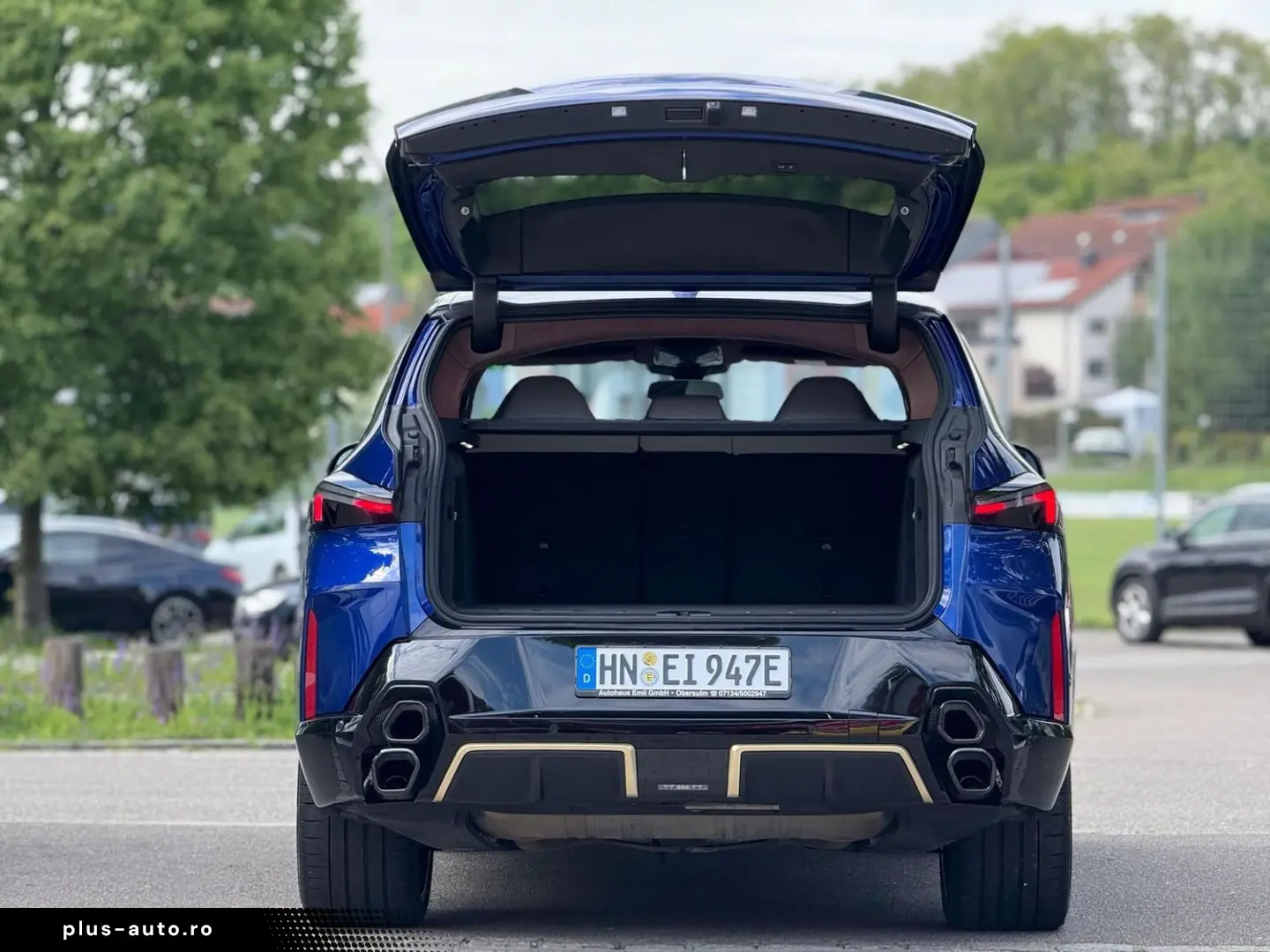 BMW XM Individual Marina Bay Blau Merino Leder