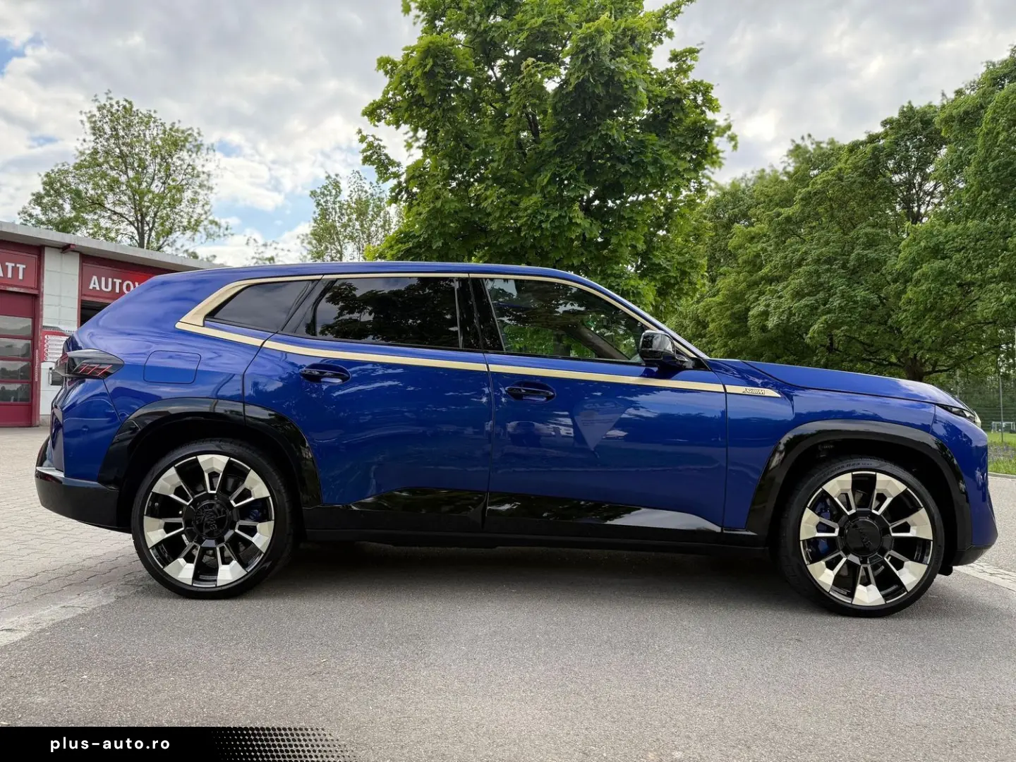 BMW XM Individual Marina Bay Blau Merino Leder