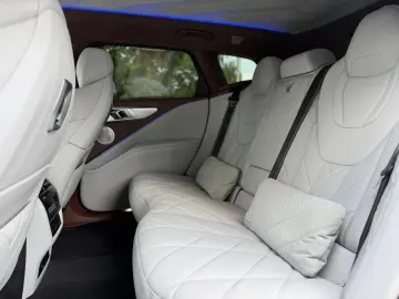 BMW XM Individual Marina Bay Blau Merino Leder