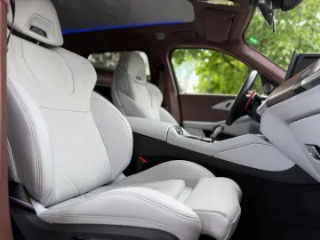 BMW XM Individual Marina Bay Blau Merino Leder