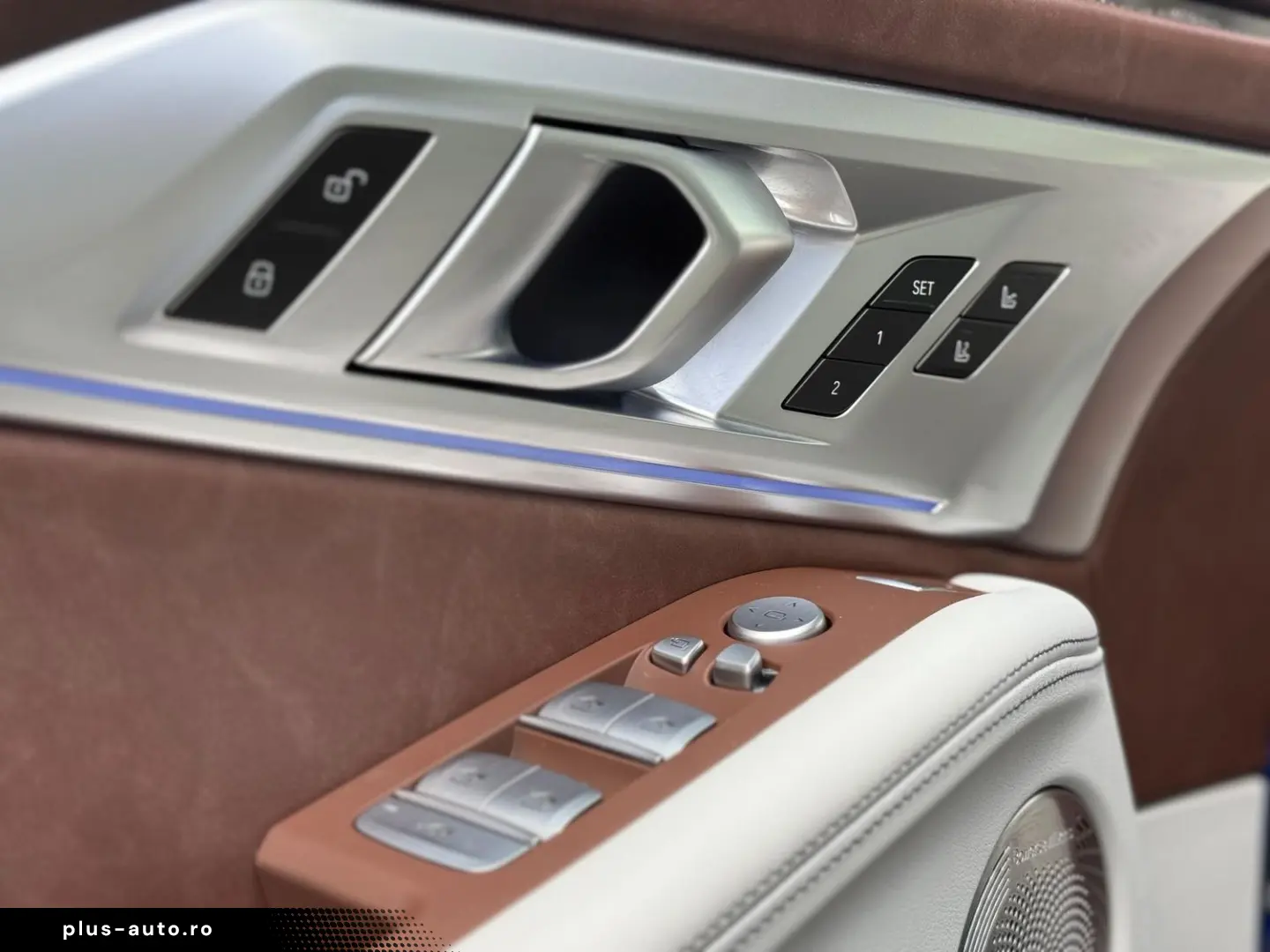 BMW XM Individual Marina Bay Blau Merino Leder