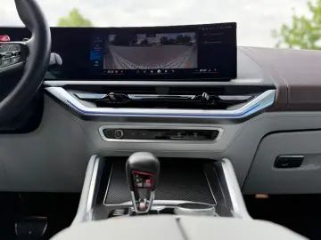 BMW XM Individual Marina Bay Blau Merino Leder