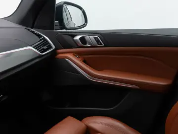 BMW X5 xD30d M Sport 360 Laser ACC SoftCl DAB 22Zoll