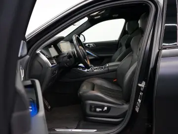 BMW X6 M50 i Frozen-BLACK BOWERS M-SITZE MEGA-SPEC!!