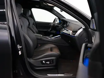 BMW X6 M50 i Frozen-BLACK BOWERS M-SITZE MEGA-SPEC!!