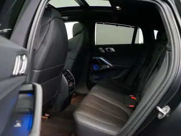 BMW X6 M50 i Frozen-BLACK BOWERS M-SITZE MEGA-SPEC!!