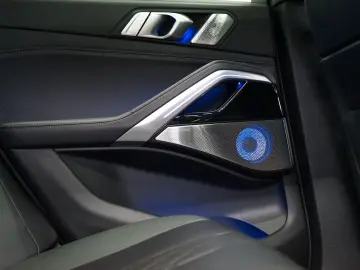 BMW X6 M50 i Frozen-BLACK BOWERS M-SITZE MEGA-SPEC!!