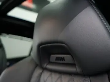 BMW X6 M50 i Frozen-BLACK BOWERS M-SITZE MEGA-SPEC!!