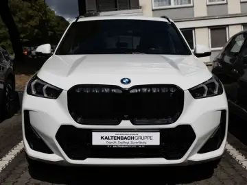 BMW X1 xDrive30 M-Sport AHK HUD 360  LED NAVI SHZ