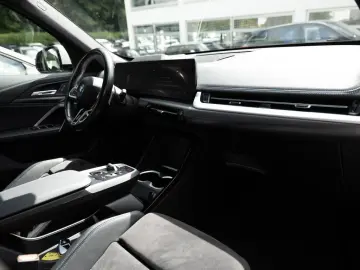 BMW X1 xDrive30 M-Sport AHK HUD 360  LED NAVI SHZ