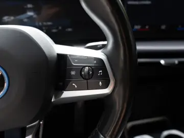 BMW X1 xDrive30 M-Sport AHK HUD 360  LED NAVI SHZ