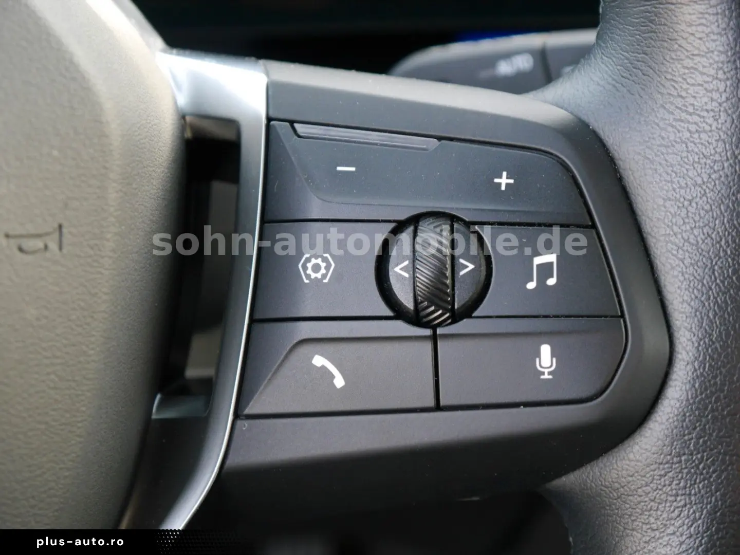 BMW X1 18 i sDri xLine Panorama ACC HUD LED AHK 360