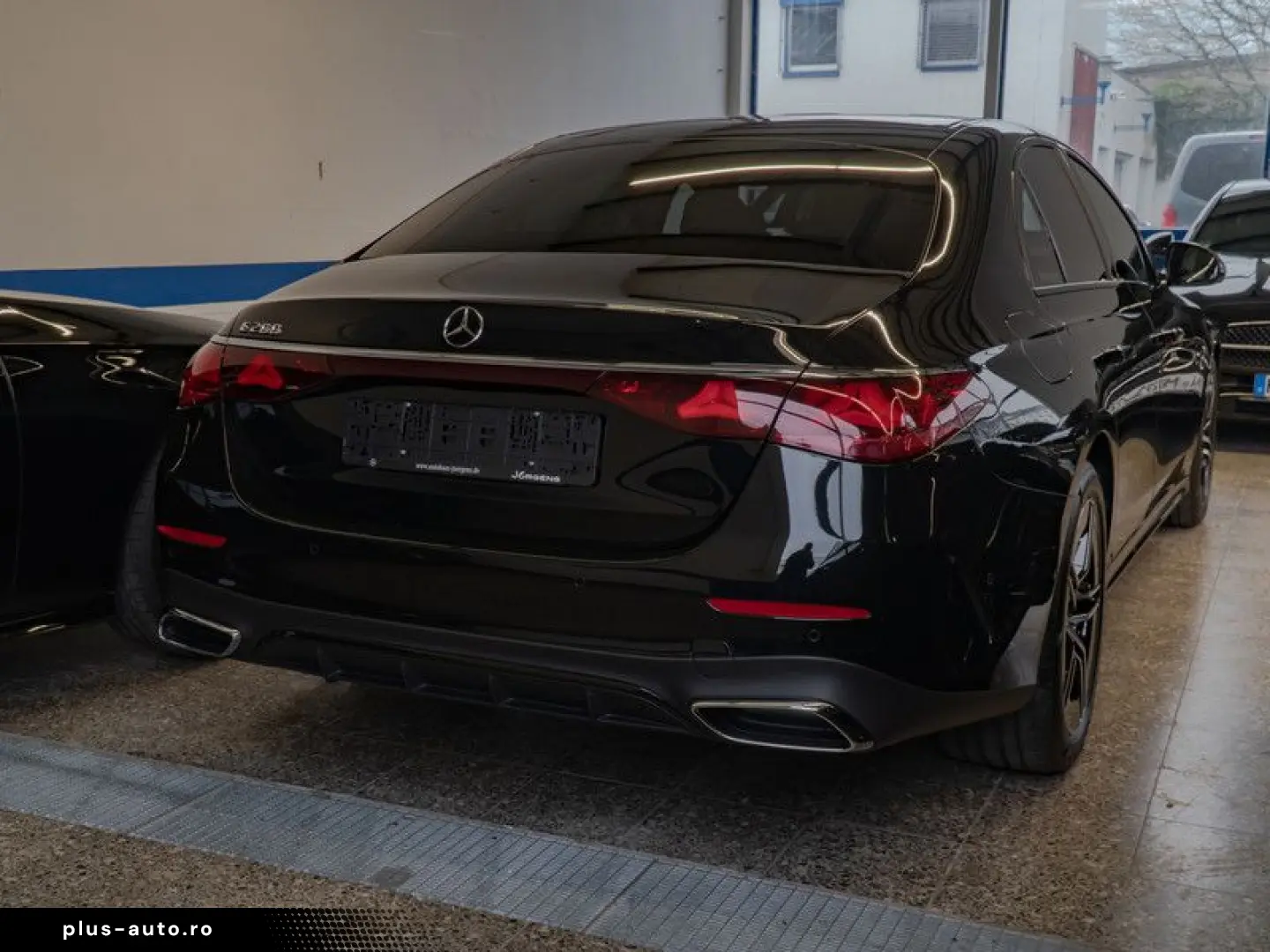 MERCEDES-BENZ E 200 AMG-Sport Pano Burm AHK Night Distr Memo