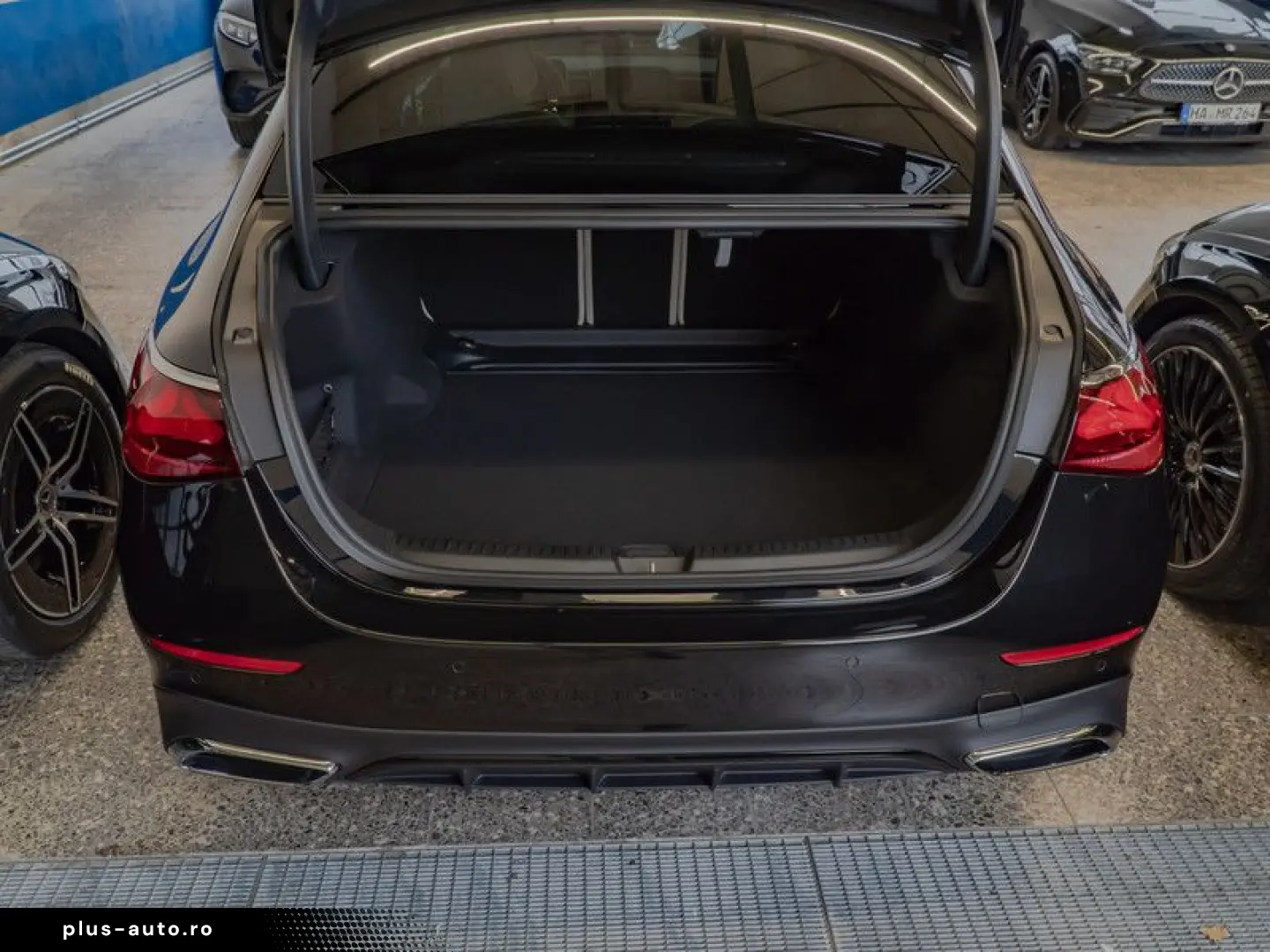 MERCEDES-BENZ E 200 AMG-Sport Pano Burm AHK Night Distr Memo