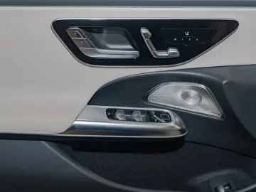 MERCEDES-BENZ E 200 AMG-Sport Pano Burm AHK Night Distr Memo