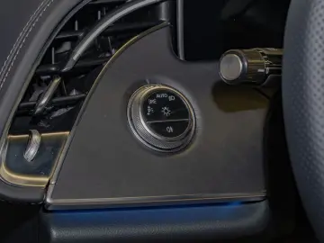 MERCEDES-BENZ E 200 AMG-Sport Pano Burm AHK Night Distr Memo