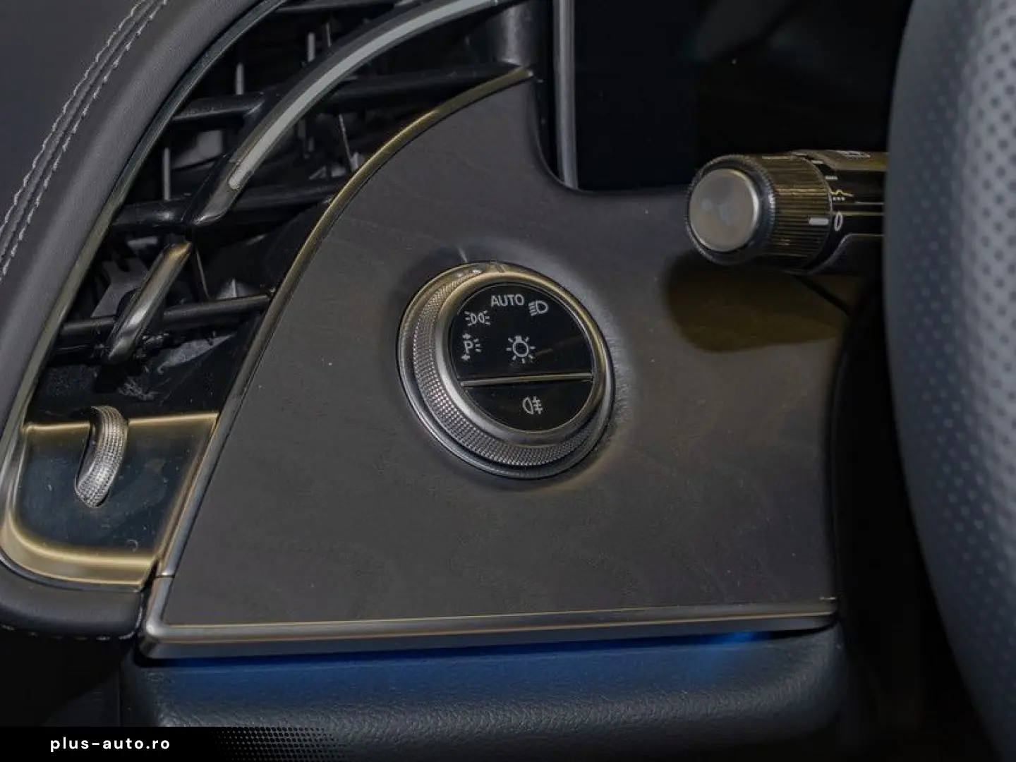 MERCEDES-BENZ E 200 AMG-Sport Pano Burm AHK Night Distr Memo