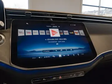 MERCEDES-BENZ E 200 AMG-Sport Pano Burm AHK Night Distr Memo