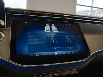 MERCEDES-BENZ E 200 AMG-Sport Pano Burm AHK Night Distr Memo