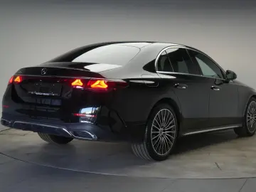 MERCEDES-BENZ E 220 d 9G-Tronic AMG Leder Distronic &hellip;