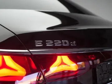 MERCEDES-BENZ E 220 d 9G-Tronic AMG Leder Distronic &hellip;