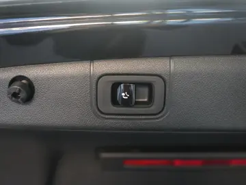 MERCEDES-BENZ E 220 d 9G-Tronic AMG Leder Distronic &hellip;