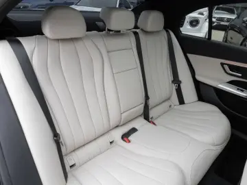 MERCEDES-BENZ E 200 AMG Wide Digital Pano AHK Burm4D&hellip;