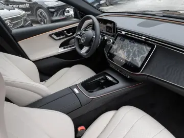 MERCEDES-BENZ E 200 AMG Wide Digital Pano AHK Burm4D&hellip;