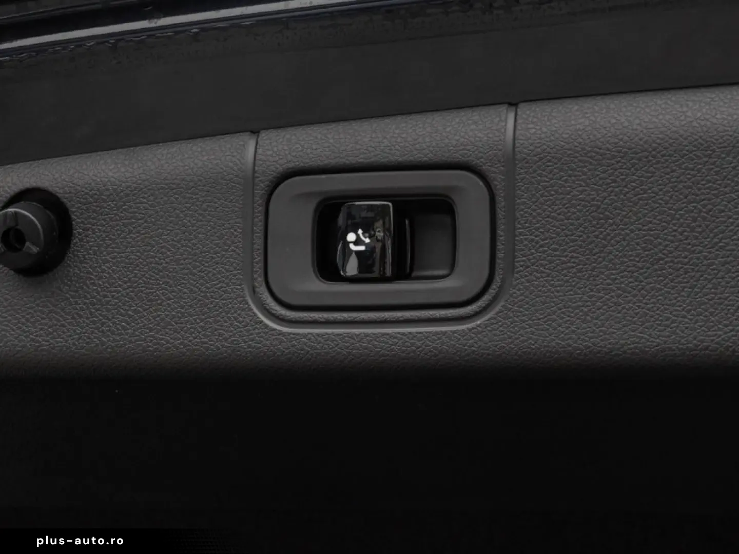 MERCEDES-BENZ E 200 AMG Wide Digital Pano AHK Burm4D&hellip;