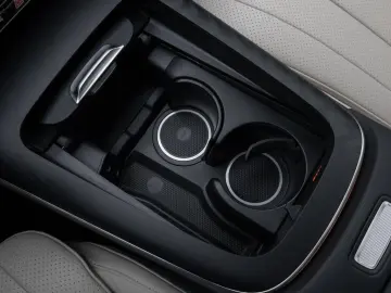 MERCEDES-BENZ E 200 AMG Wide Digital Pano AHK Burm4D&hellip;