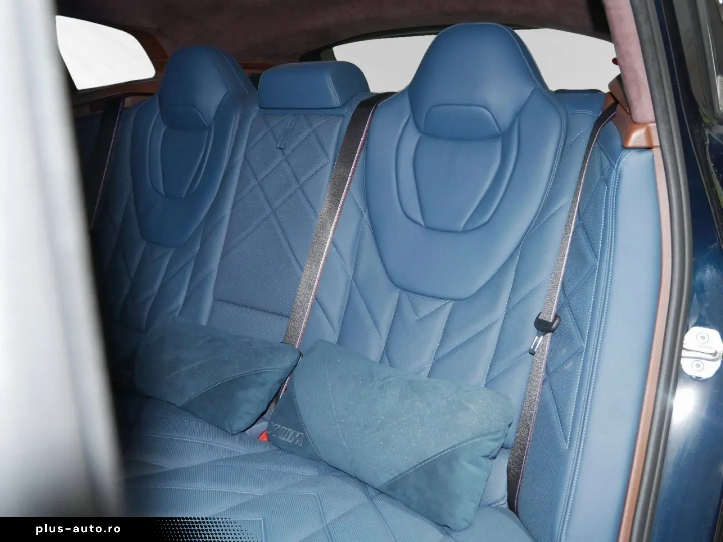 BMW XM 50e  Ind. Petrol Mica  AHK 23 LMR Autobahnass