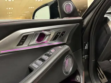 BMW XM Label Red Carbon B&W Black Frozen 23 Zoll AHK