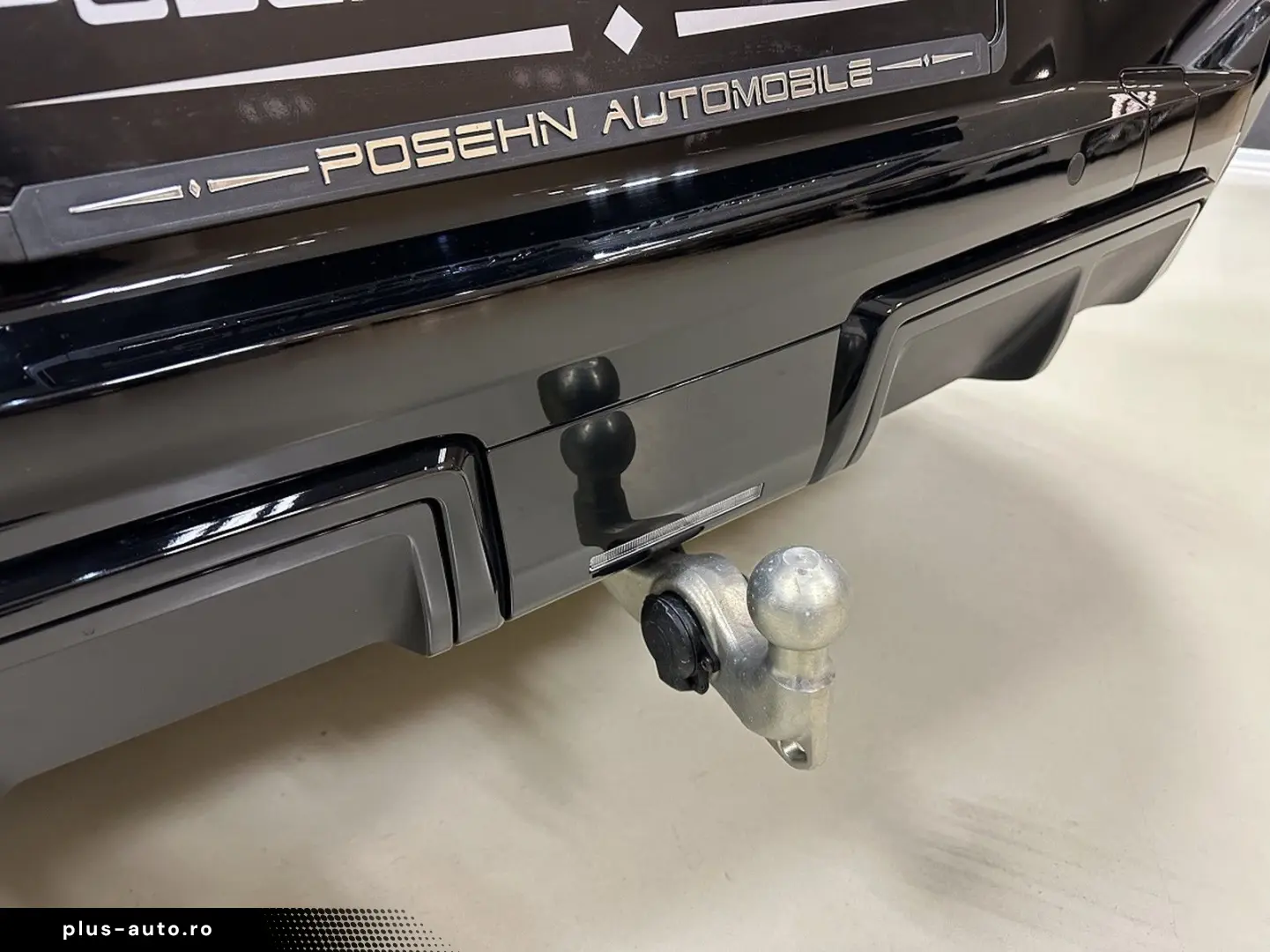 BMW XM Label Red Carbon B&W Black Frozen 23 Zoll AHK