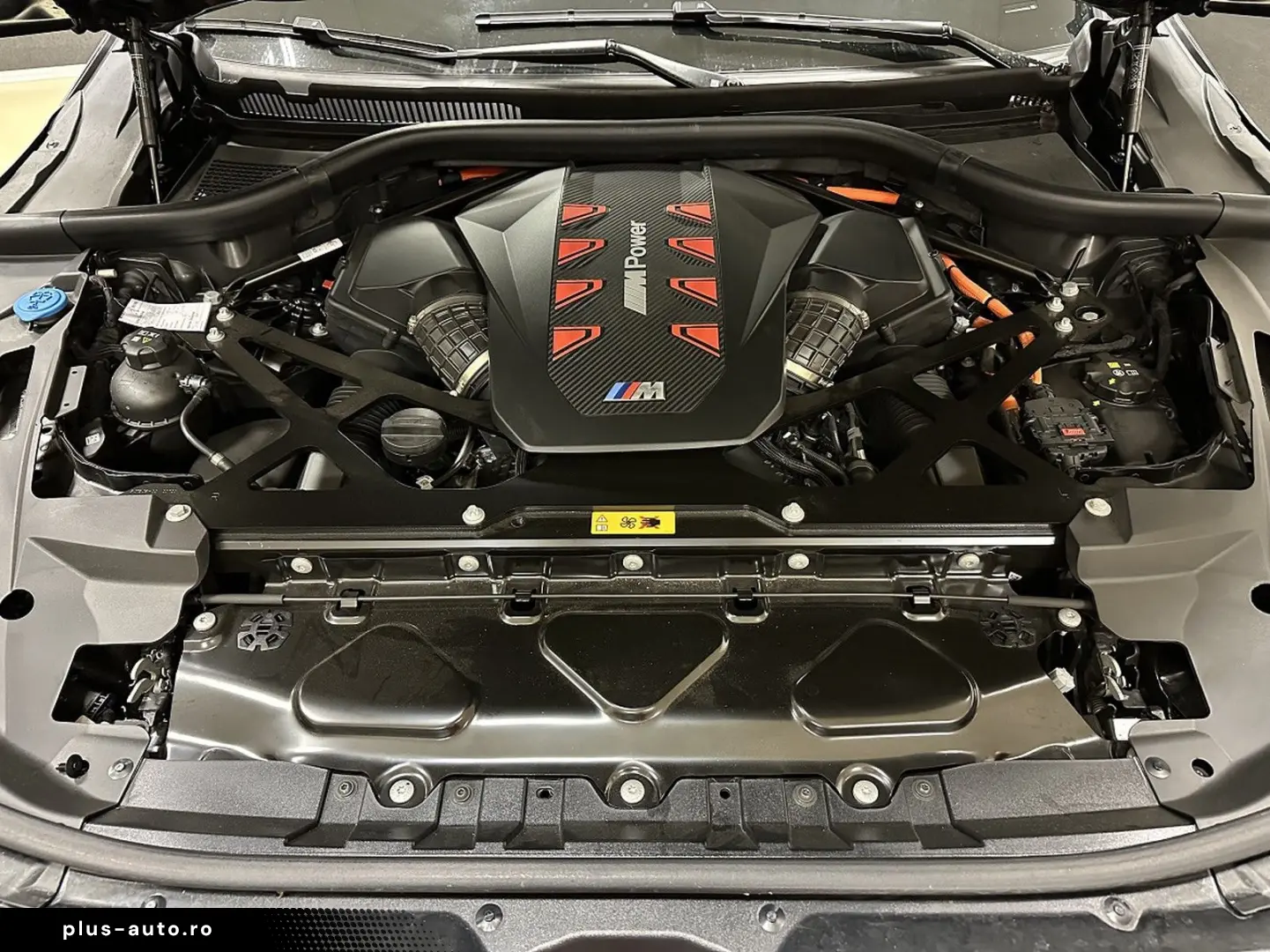 BMW XM Label Red Carbon B&W Black Frozen 23 Zoll AHK