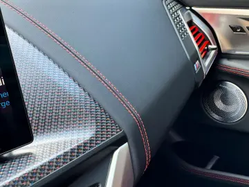 BMW XM Label Red   LARTE Design Carbon