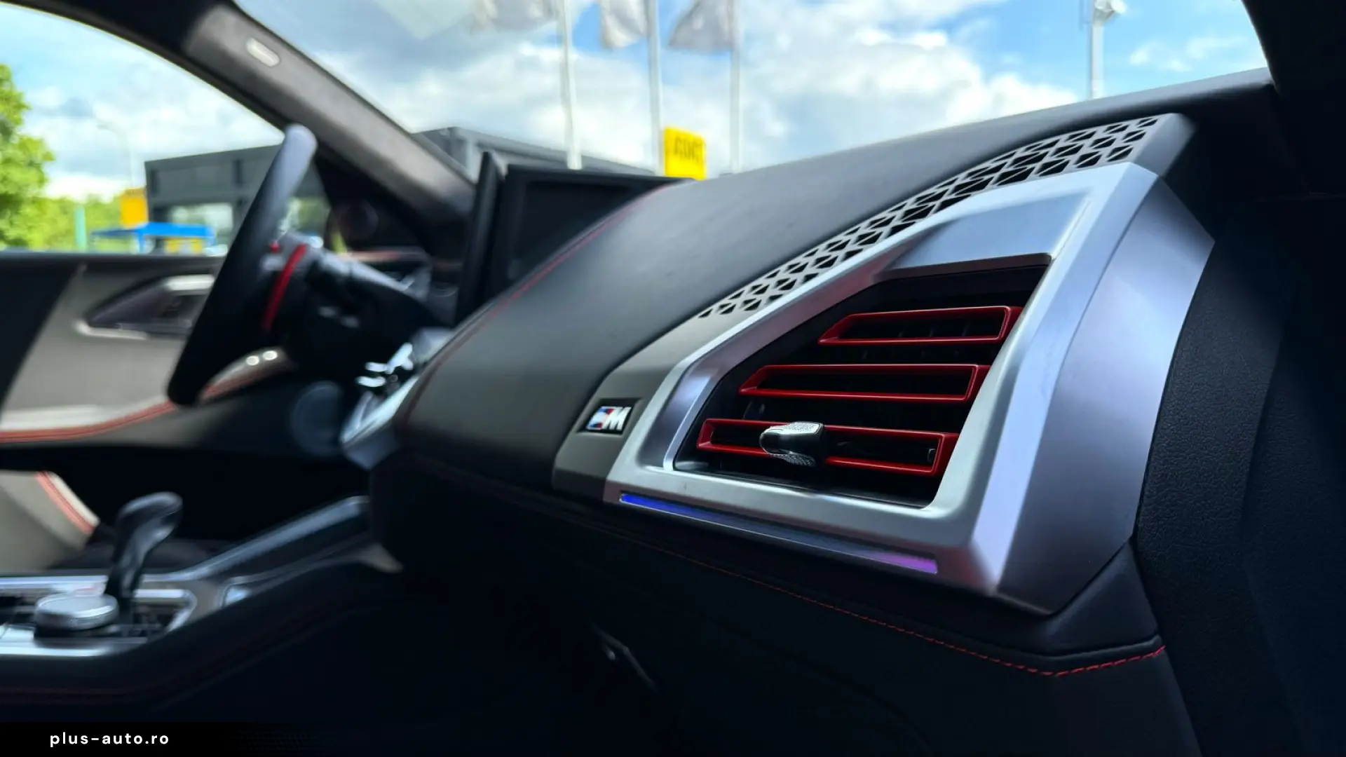 BMW XM Label Red   LARTE Design Carbon