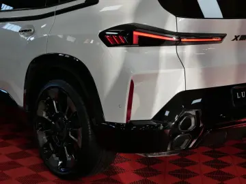 BMW XM Bowers & Wilkins 23  AHK Sitzbelüft. Massage