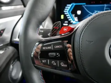 BMW XM Bowers & Wilkins 23  AHK Sitzbelüft. Massage