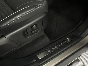 LAND ROVER Discovery DYNAMIC HSE D300 AWD 7 SITZE VOLL 1.H