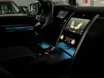 LAND ROVER Discovery DYNAMIC HSE D300 AWD 7 SITZE VOLL 1.H